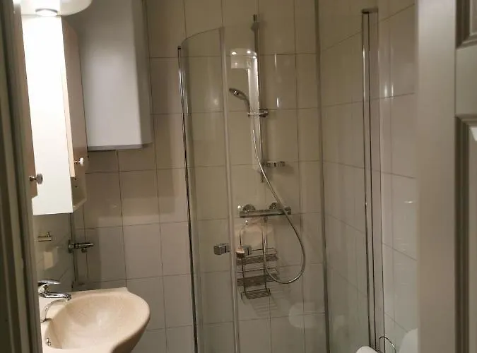 מלון Nyksundrom, *